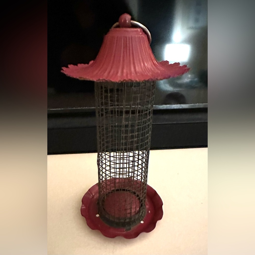 Sweet Rustic Dark Red Metal & Chicken Wire Seed Hanging Bird Feeder Birdfeeder